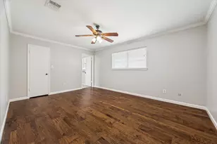 2310 Walnut Bend Ln, Houston, TX 77042 - Photo 19