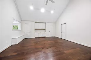 1717 Creek Dr, Houston, TX 77055 - Photo 9