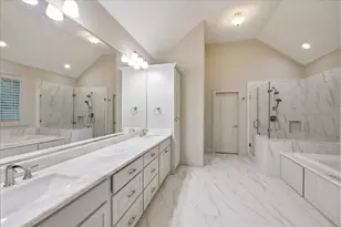 1717 Creek Dr, Houston, TX 77055 - Photo 9