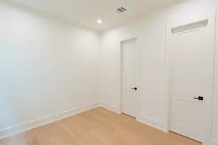 611B E 25th St, Houston, TX 77008 - Photo 13