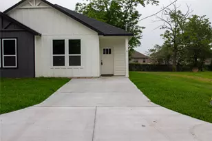 106 Runnels St, Willis, TX 77378 - Photo 1