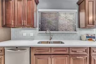 2555 Bering Dr, Houston, TX 77057 - Photo 11