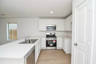 1542 San Sebastien Dr, Conroe, TX 77301 - Photo 17