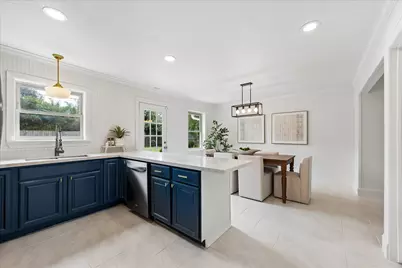 2406 Brooktree Drive, Houston, TX 77008 - Photo 13