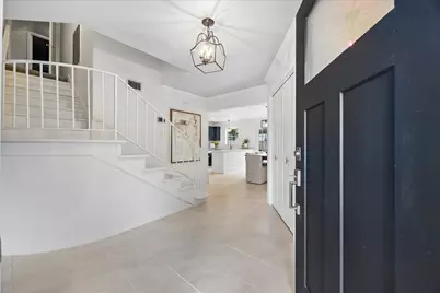 2406 Brooktree Drive, Houston, TX 77008 - Photo 3