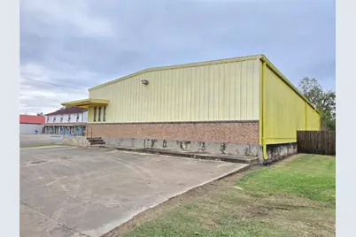 1616 Avenue F, Bay City, TX 77414 - Photo 5