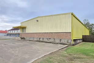 1616 Avenue F, Bay City, TX 77414 - Photo 5