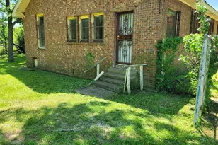 707 W Houston St, Clarksville, TX 75426 - Photo 3