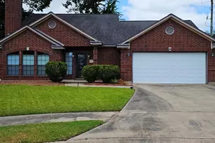 113 Silver Bay Ln, Lake Jackson, TX 77566 - Photo 1