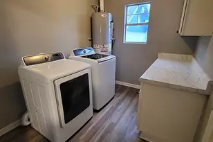 211 Peach St, Sweeny, TX 77480 - Photo 19