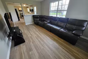 211 Peach St, Sweeny, TX 77480 - Photo 3