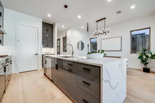 2412 Elmen St, Houston, TX 77019 - Photo 9