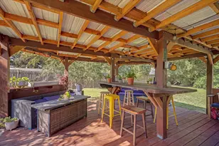 805 Trinity St, Anahuac, TX 77514 - Photo 17