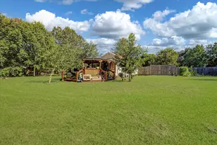 805 Trinity St, Anahuac, TX 77514 - Photo 19