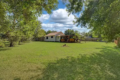 805 Trinity Street, Anahuac, TX 77514 - Photo 23