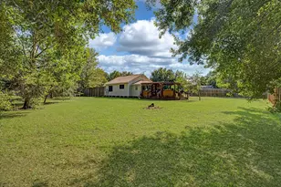 805 Trinity St, Anahuac, TX 77514 - Photo 23