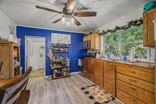 805 Trinity St, Anahuac, TX 77514 - Photo 7