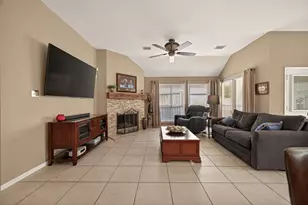 1815 Glen Oak Ct, Sugar Land, TX 77479 - Photo 5