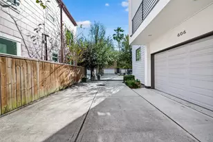606 Pacific St, Houston, TX 77006 - Photo 5
