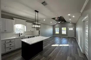 523 S Avenue F, Freeport, TX 77541 - Photo 9