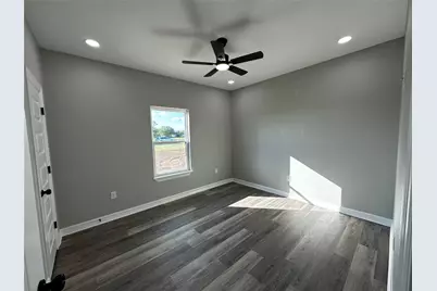 523 S Avenue F, Freeport, TX 77541 - Photo 15