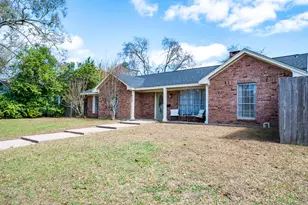 620 Bowie St, Liberty, TX 77575 - Photo 3