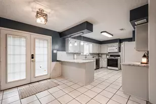 620 Bowie St, Liberty, TX 77575 - Photo 17