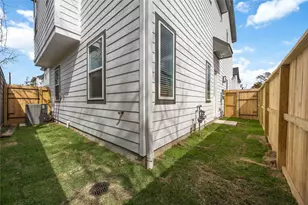 9803 Fulton Pk Ln, Houston, TX 77076 - Photo 17