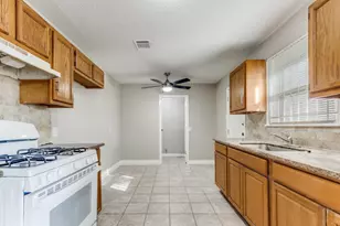 9310 Forest View St, Houston, TX 77078 - Photo 5