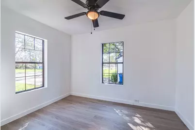1105 N Valderas Street, Angleton, TX 77515 - Photo 9