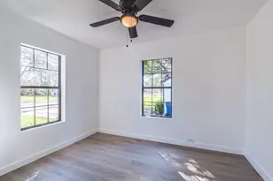 1105 N Valderas St, Angleton, TX 77515 - Photo 9