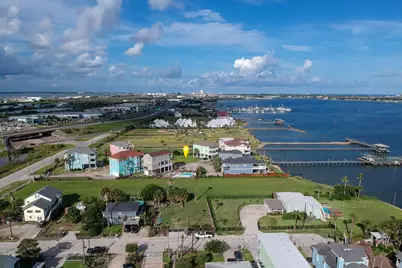 1014 Lillian Lane, Galveston, TX 77554 - Photo 3