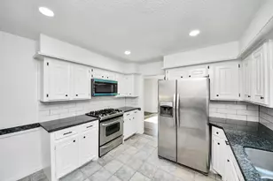 616 S Rivershire Dr, Conroe, TX 77304 - Photo 19