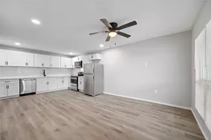 9711 Linkmeadow Ln, Houston, TX 77025 - Photo 9