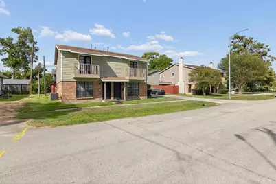 311 E 10th Street, Houston, TX 77008 - Photo 1