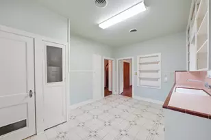 229 E Cedar St, Angleton, TX 77515 - Photo 21