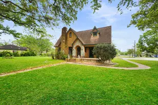 229 E Cedar St, Angleton, TX 77515 - Photo 5