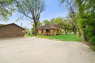 229 E Cedar St, Angleton, TX 77515 - Photo 25