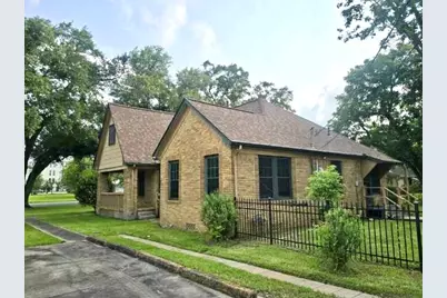 229 E Cedar Street, Angleton, TX 77515 - Photo 21