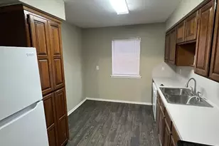 1305 W Villa Maria Rd, Bryan, TX 77801 - Photo 9