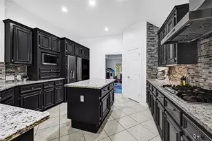 1175 Rustling Wind Ln, Houston, TX 77573 - Photo 9