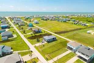 955 Townsend Dr, Crystal Beach, TX 77650 - Photo 5