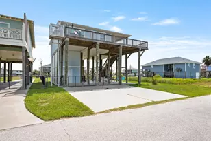 955 Townsend Dr, Crystal Beach, TX 77650 - Photo 1
