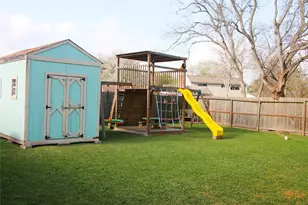 1122 Chase Park Dr, Bacliff, TX 77518 - Photo 17