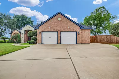 101 Deerwood Drive, Lake Jackson, TX 77566 - Photo 3