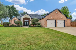 101 Deerwood Dr, Lake Jackson, TX 77566 - Photo 1