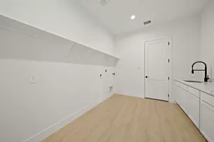 328 Louvenia Ct, Pinehurst, TX 77362 - Photo 15