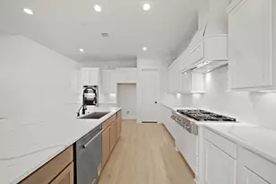 328 Louvenia Ct, Pinehurst, TX 77362 - Photo 7