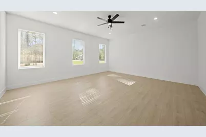 328 Louvenia Court, Pinehurst, TX 77362 - Photo 9