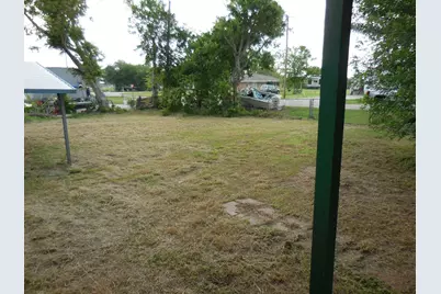 628 Austin Street W, Matagorda, TX 77457 - Photo 11